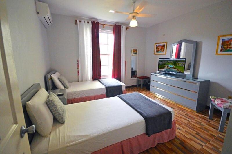Sea 7 Apartment Ocho Rios Exterior photo